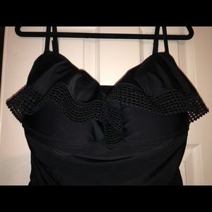 NWOT Black Kona Sol Crochet Flounce Swimsuit 16/18